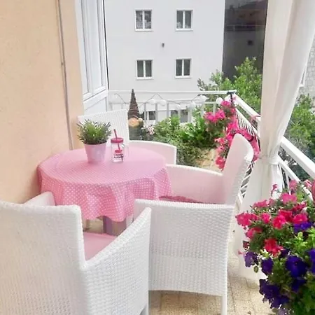 Nina 3* Baška Voda