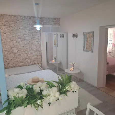 Nina 3* Baska Voda